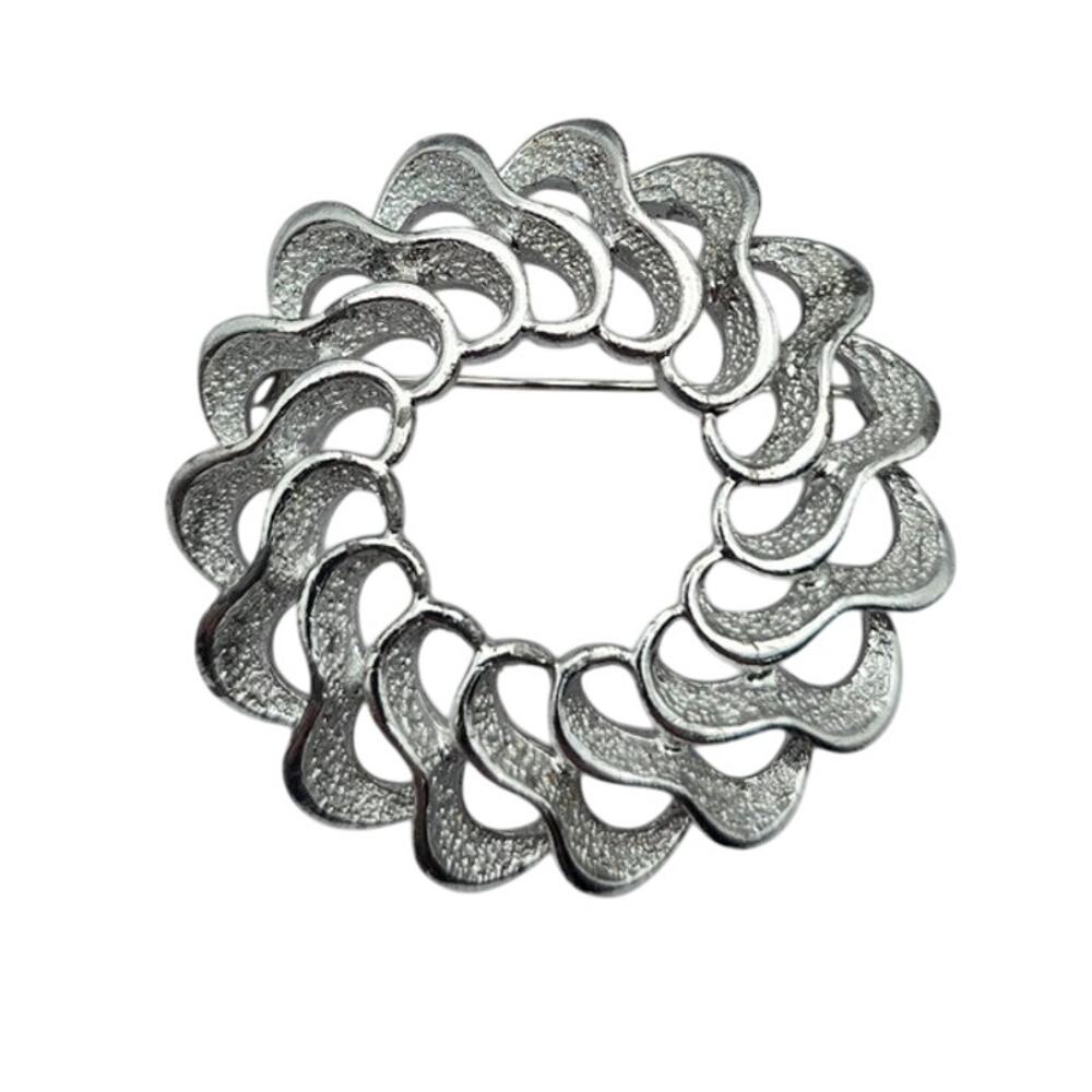Sarah Coventry Open Work Round Wreath Vintage Pin Brooch